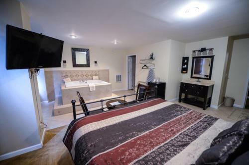 The Mountaineer Hotel Williamson Экстерьер фото