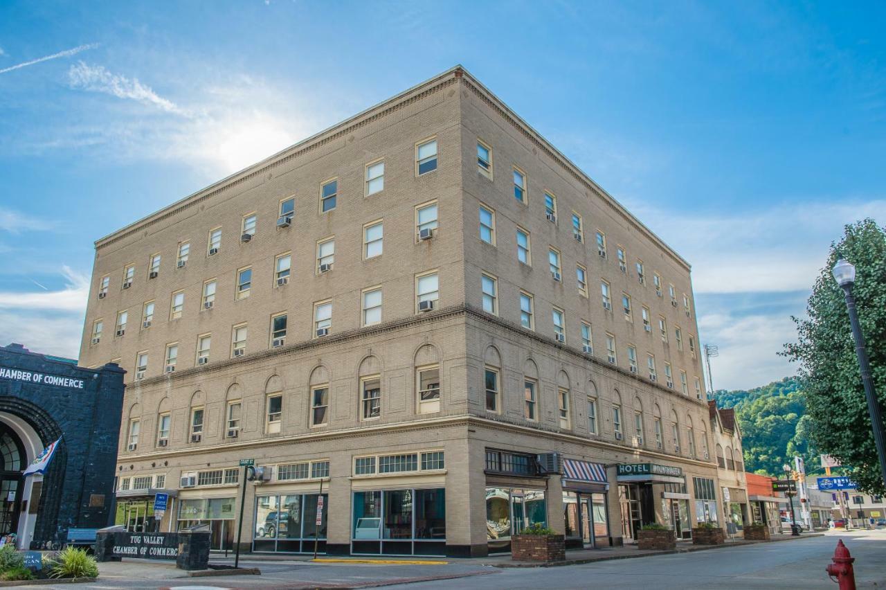 The Mountaineer Hotel Williamson Экстерьер фото